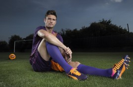 电子竞技中国游戏-Uzi爆冷击败独行侠，回归赛场引爆全场！